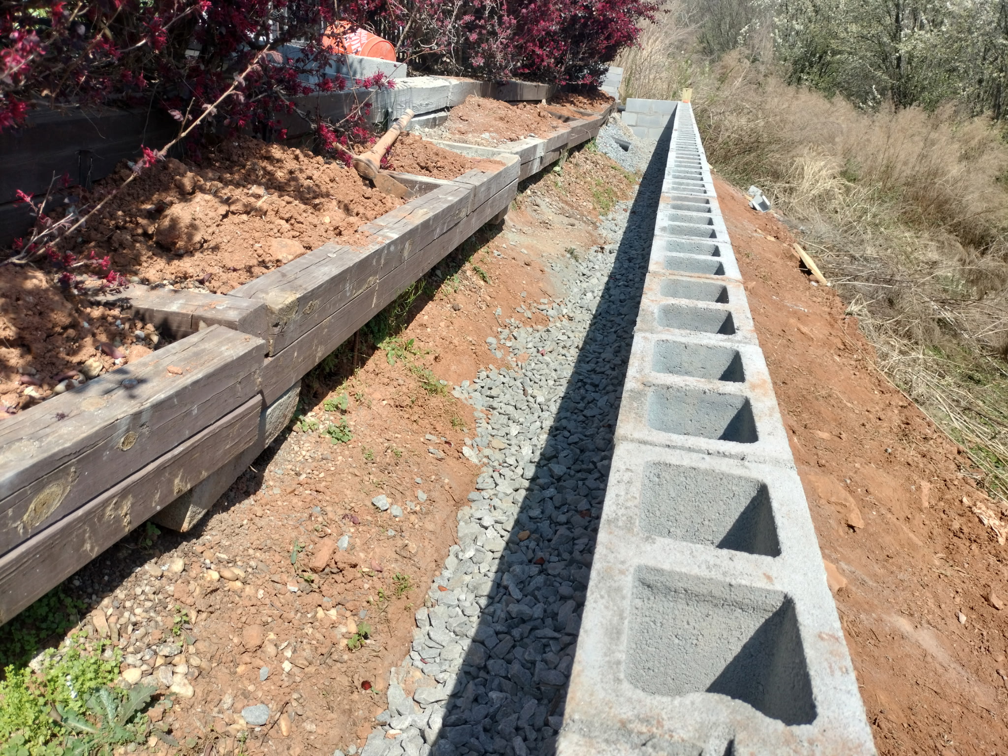 Retaining Wall with Drainage